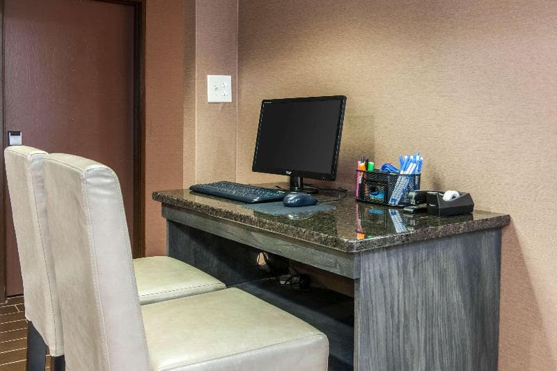 Spark by Hilton Fort Wayne photo 1