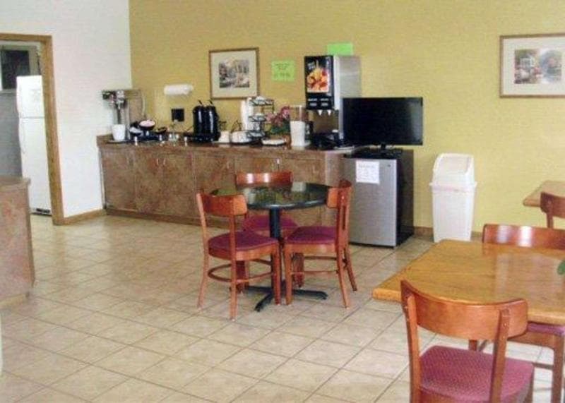 Rodeway Inn Salina 2