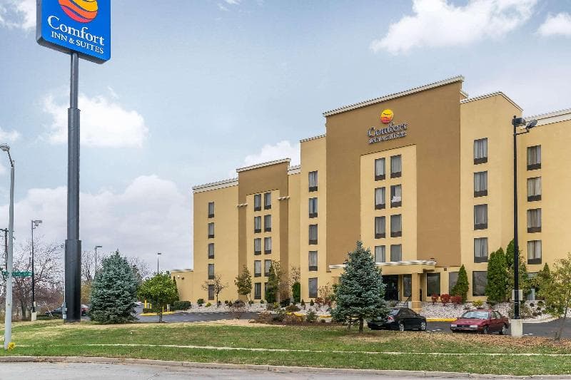 Comfort Inn & Suites photo 1
