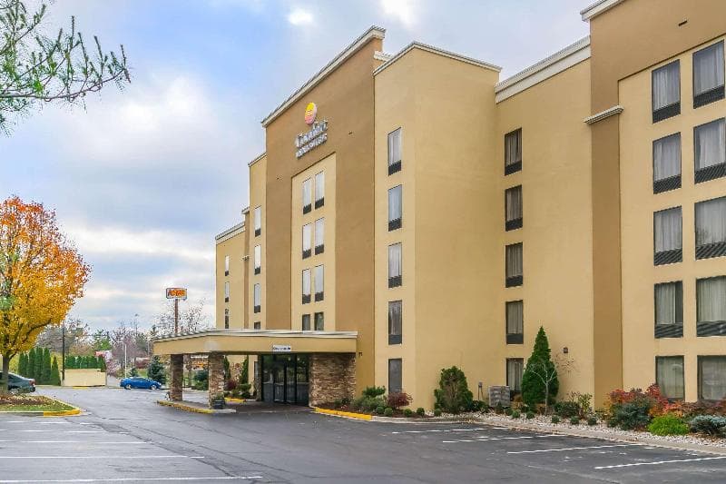 Comfort Inn & Suites 2
