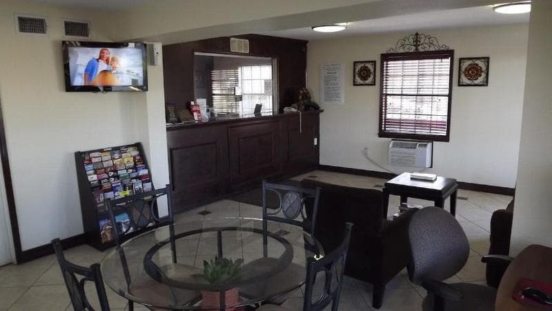 Rodeway Inn 4