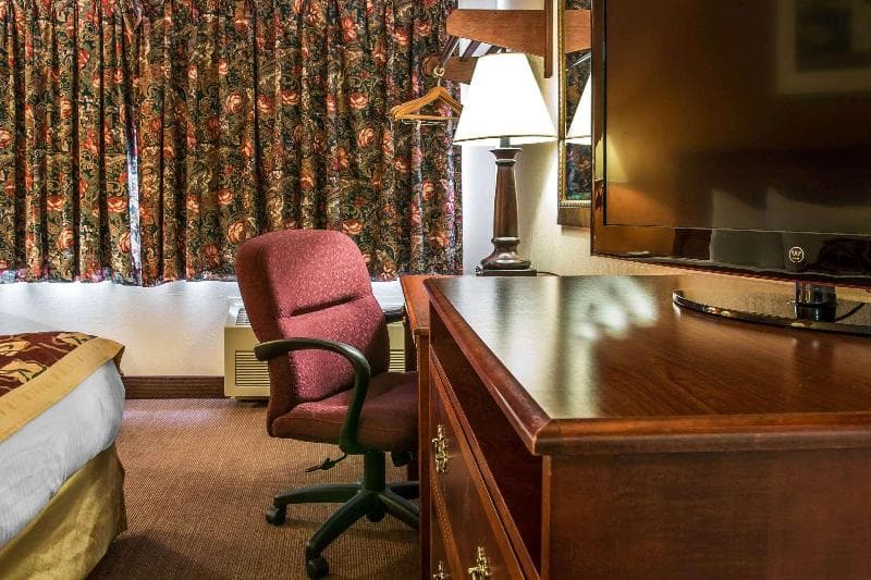 Rodeway Inn photo 1