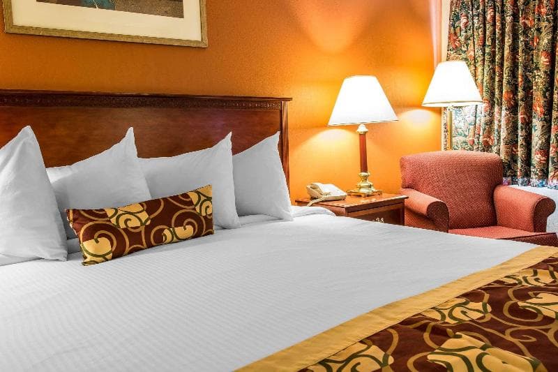 Rodeway Inn 3