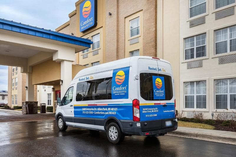 Comfort Inn & Suites Allen Park - Dearborn 2