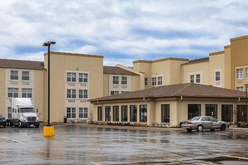 Comfort Inn & Suites Allen Park - Dearborn 4