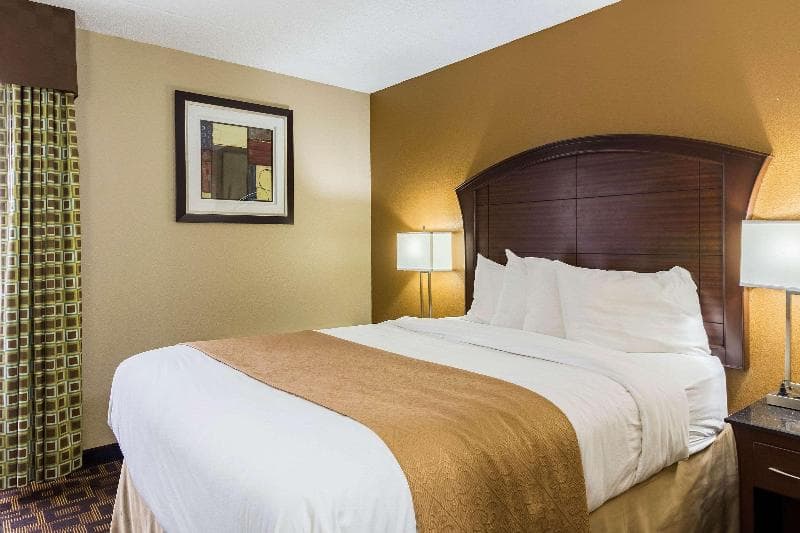 Quality Inn & Suites Arden Hills Saint Paul North 4