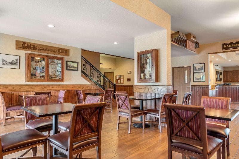 Comfort Inn Warrensburg Station 4