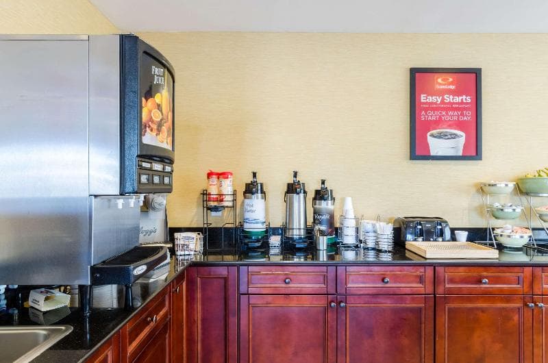 Econo Lodge Pittsfield Area 3