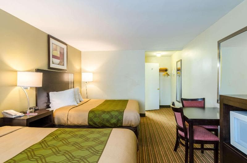 Econo Lodge Pittsfield Area 4