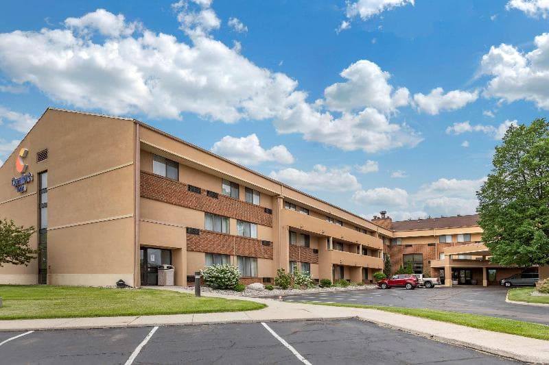 Comfort Inn Lansing 3