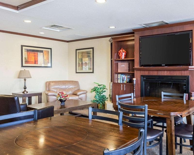 Mainstay Suites Minot 3