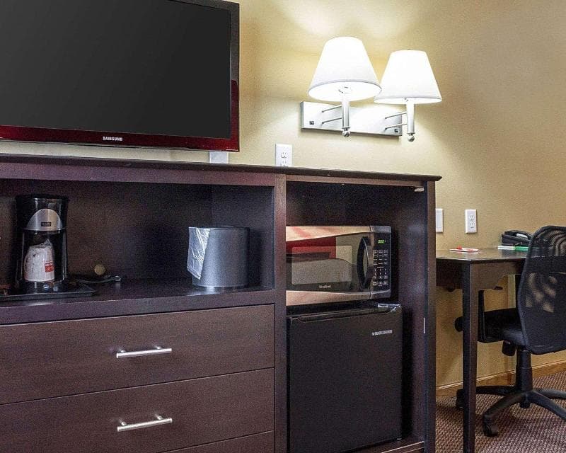 Econo Lodge Jamestown 2