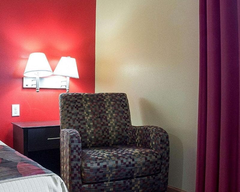 Econo Lodge Jamestown 3