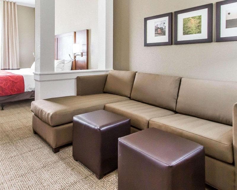 Comfort Suites West Omaha 3