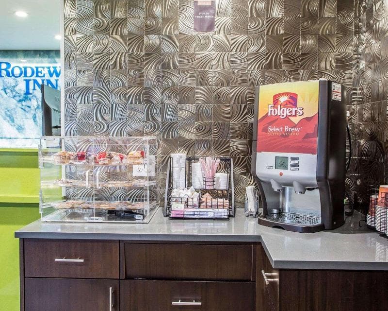 Rodeway Inn Newark Airport 3