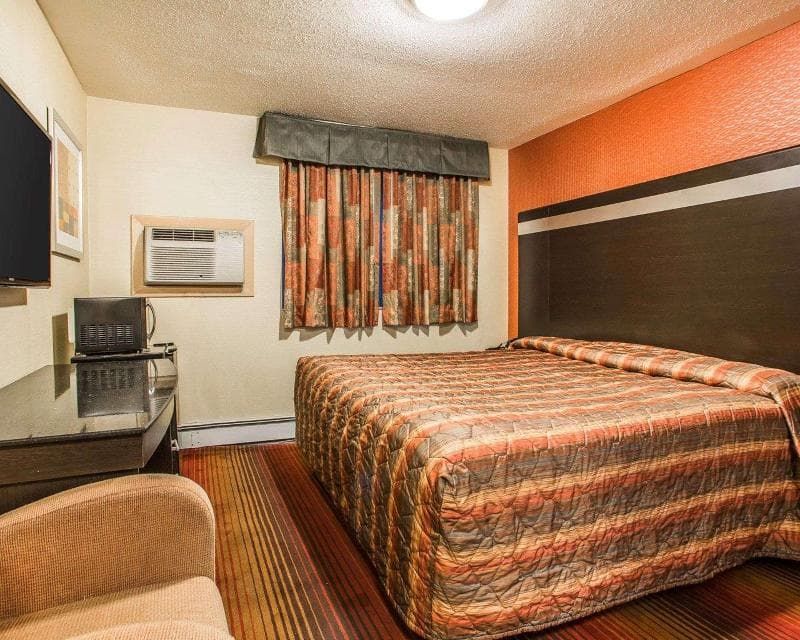 Rodeway Inn Newark Airport 4