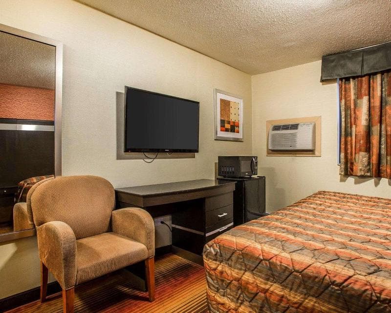 Rodeway Inn Newark Airport 5