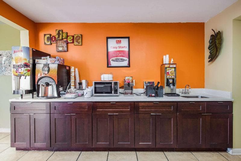 Econo Lodge main