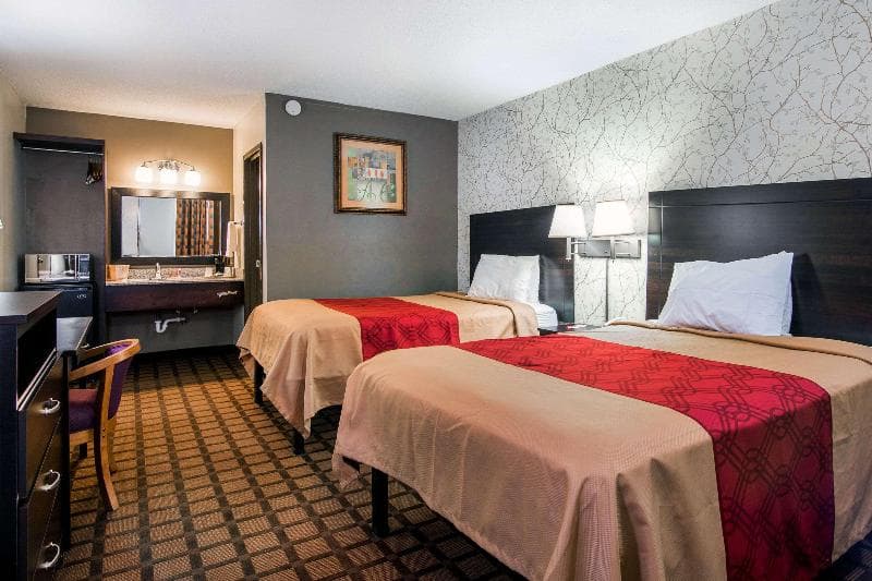 Econo Lodge Smithfield 3