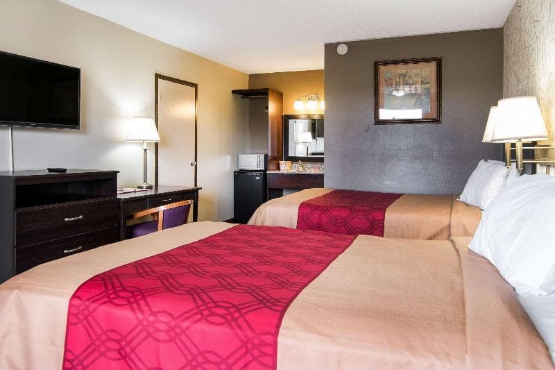 Econo Lodge Smithfield 5