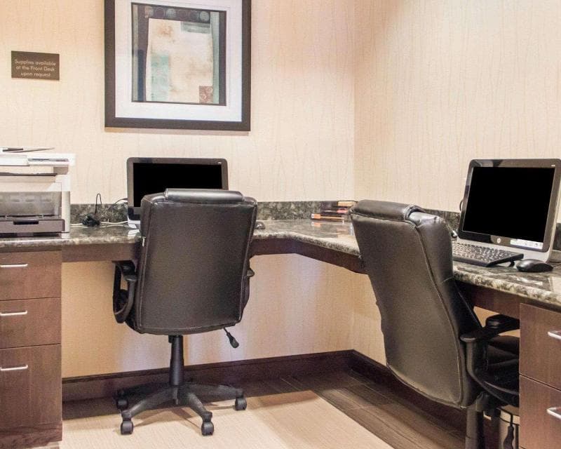 Comfort Inn & Suites photo 1