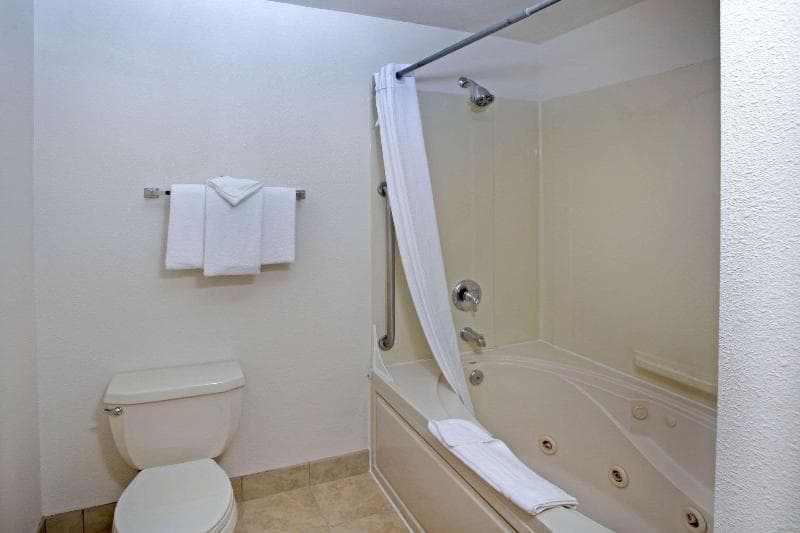 Clarion Inn Surfrider Resort 5