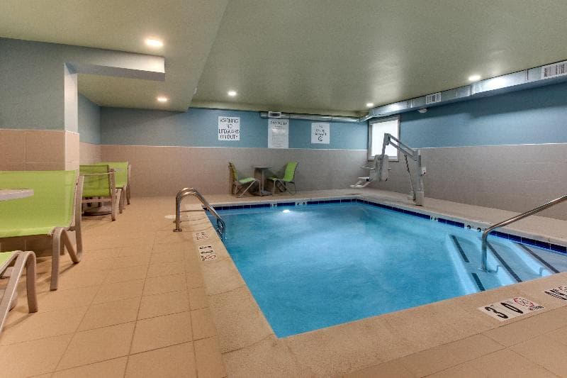 Holiday Inn Express Pittston - Scranton Airport 2