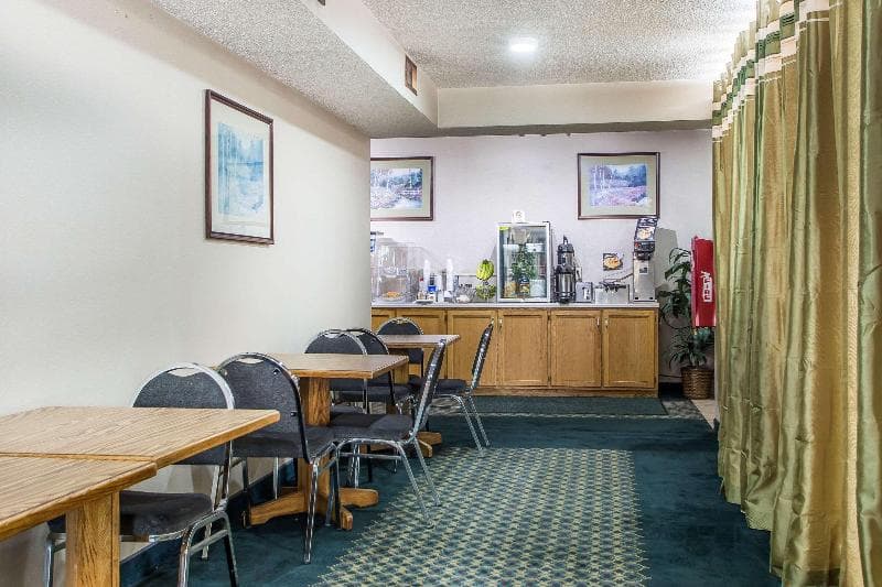 Rodeway Inn 4