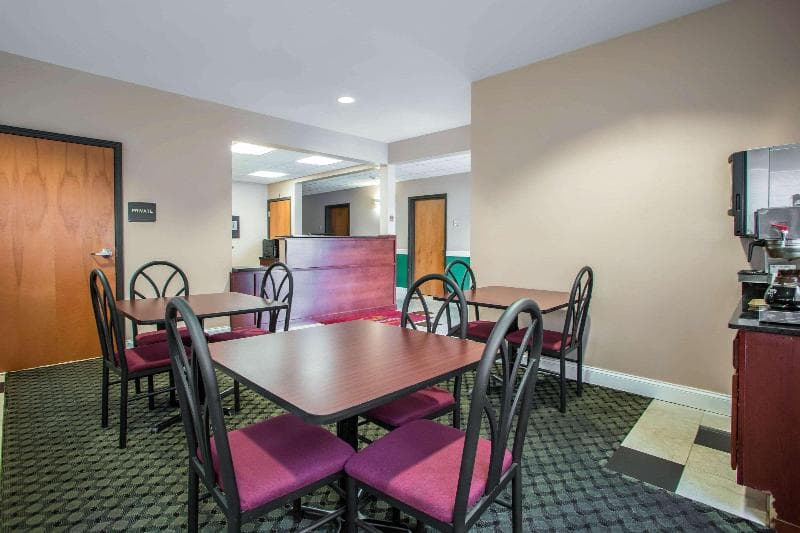 Econo Lodge Harrisburg Hershey 2