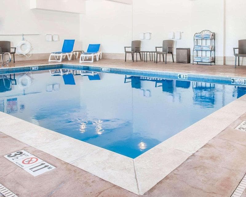 Comfort Suites Farmington 5