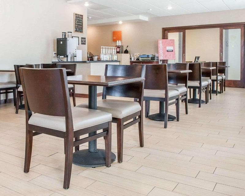 Comfort Suites Farmington 3