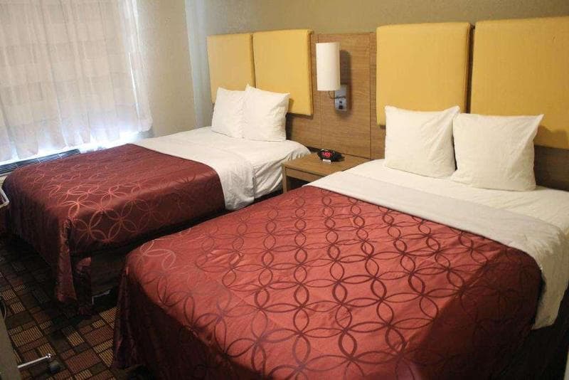 Days Inn by Wyndham Brooklyn Borough Park 5