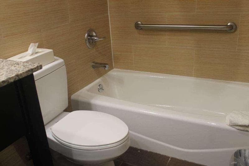 Days Inn by Wyndham Brooklyn Borough Park 3