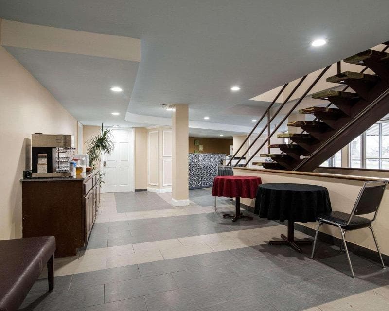 Rodeway Inn 4