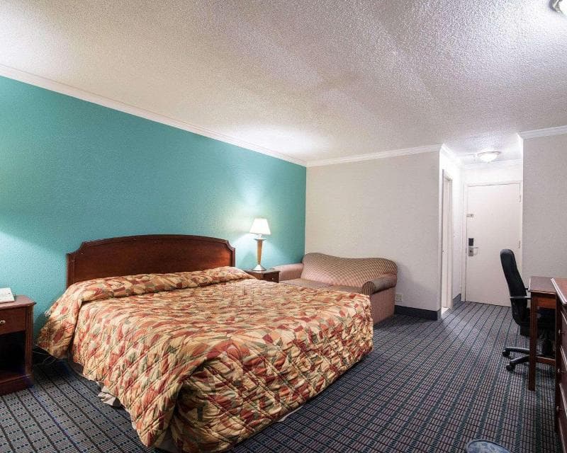 Rodeway Inn 2