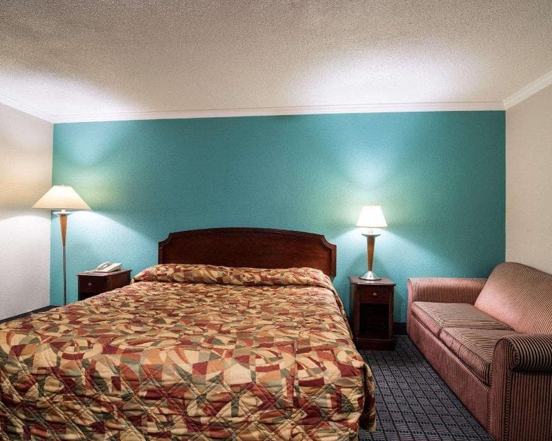 Rodeway Inn 5