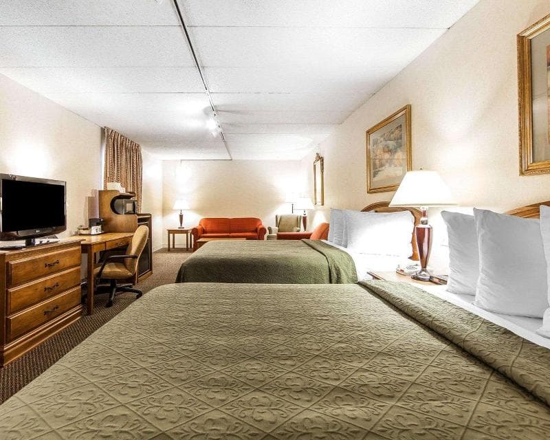 Quality Inn 4