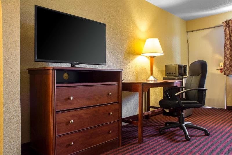 Econo Lodge Bradford 3