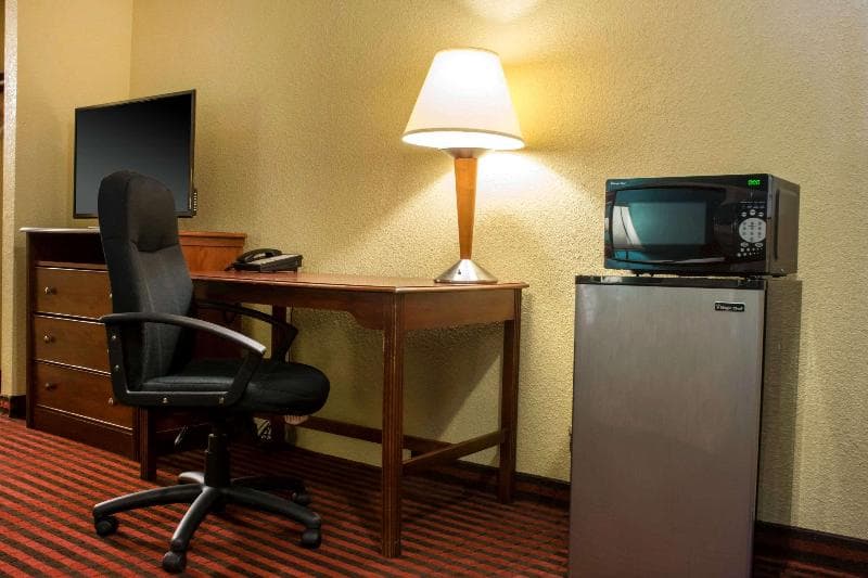 Econo Lodge Bradford 4