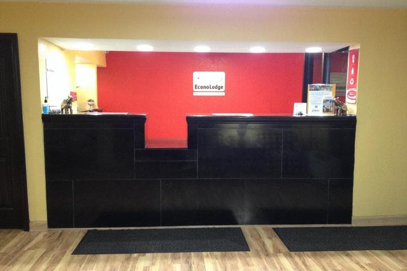 Econo Lodge 5
