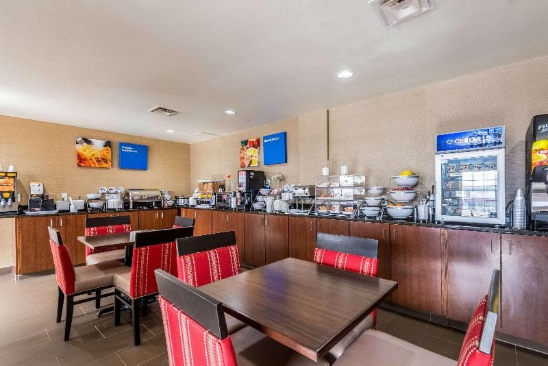 Comfort Inn & Suites Dayton North 2