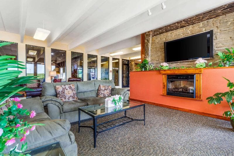 Econo Lodge Inn And Suites Brookings 5