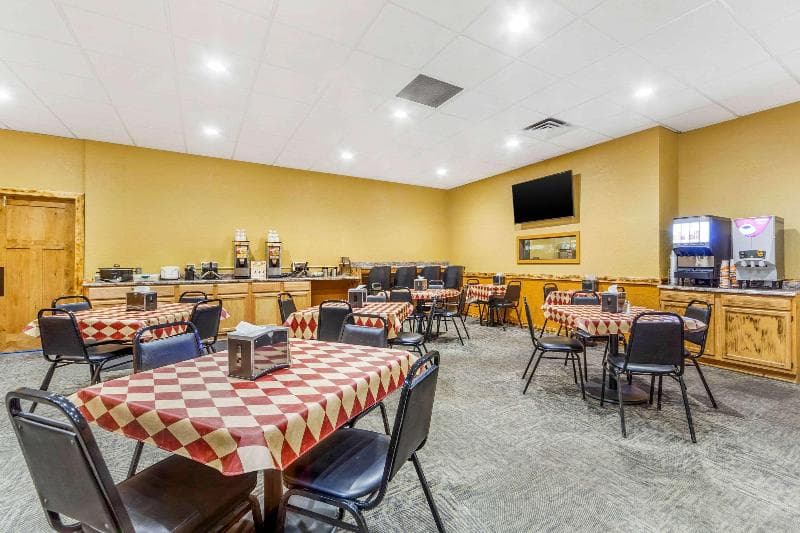 Econo Lodge Inn And Suites Brookings 2