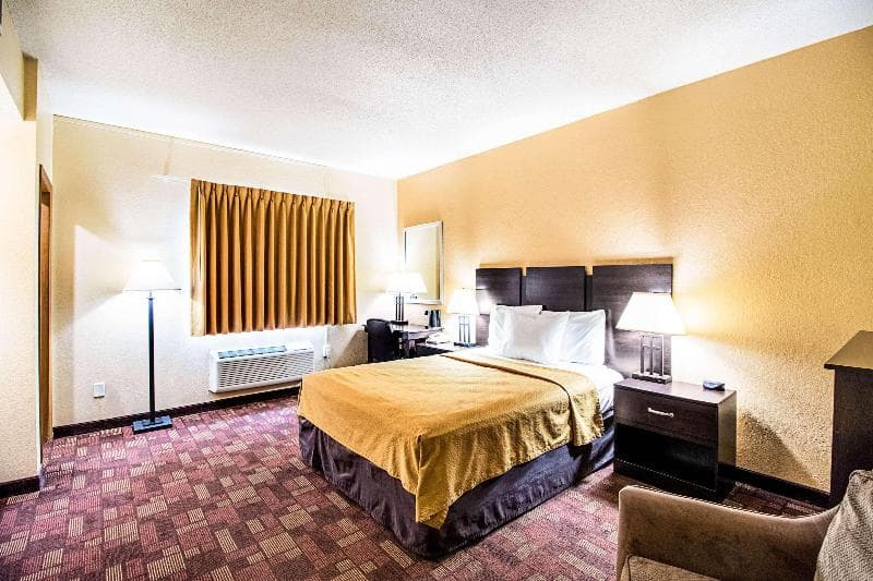Econo Lodge 4