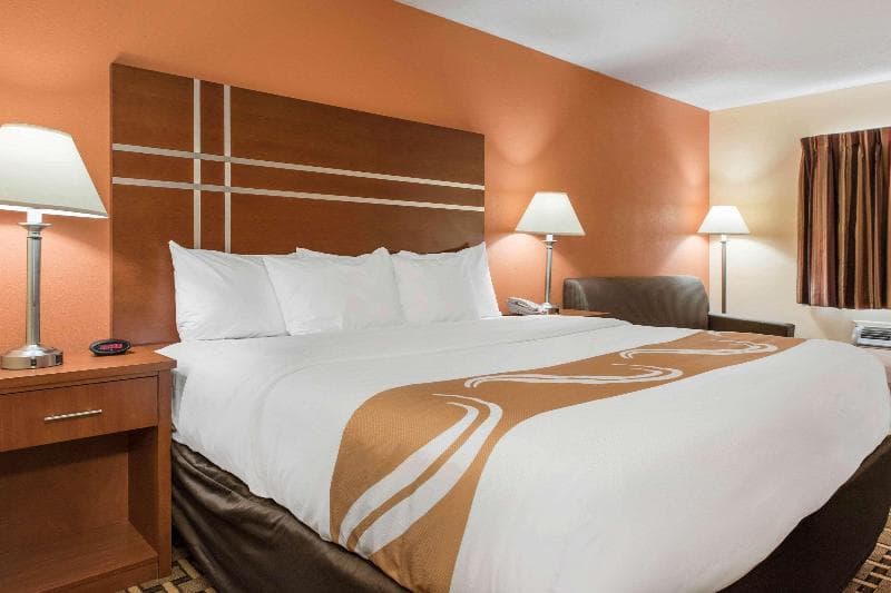 Quality Inn 4