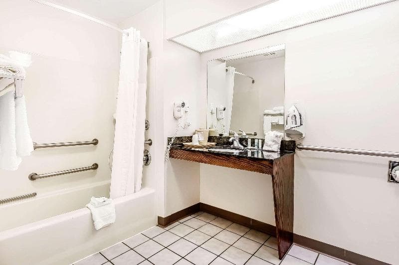 Quality Inn 3
