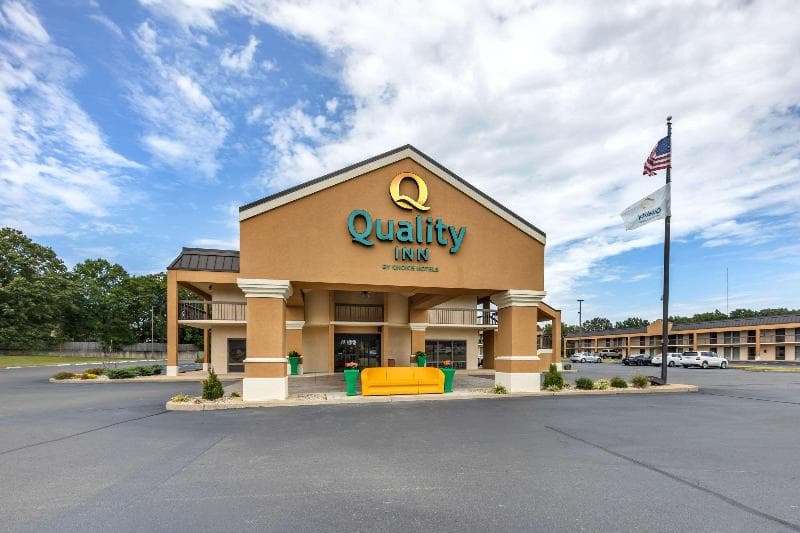 Quality Inn Paris 3