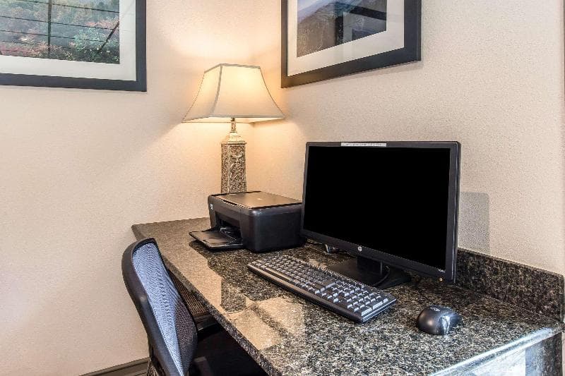 Quality Inn & Suites photo 1