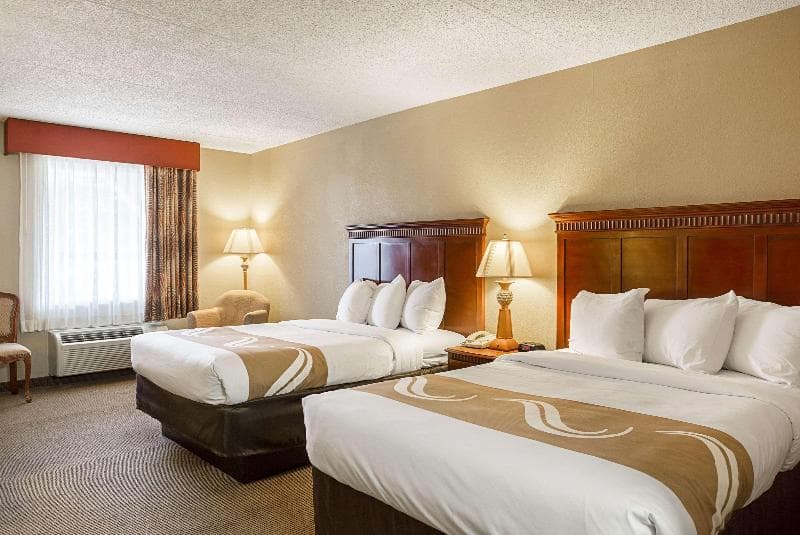 Quality Inn Hurricane Mills 2