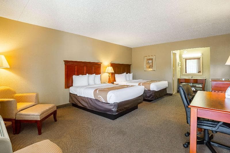 Quality Inn Hurricane Mills 4